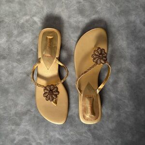 Sandal House vintage gold beaded flip flops with heel | 90’s, y2k
